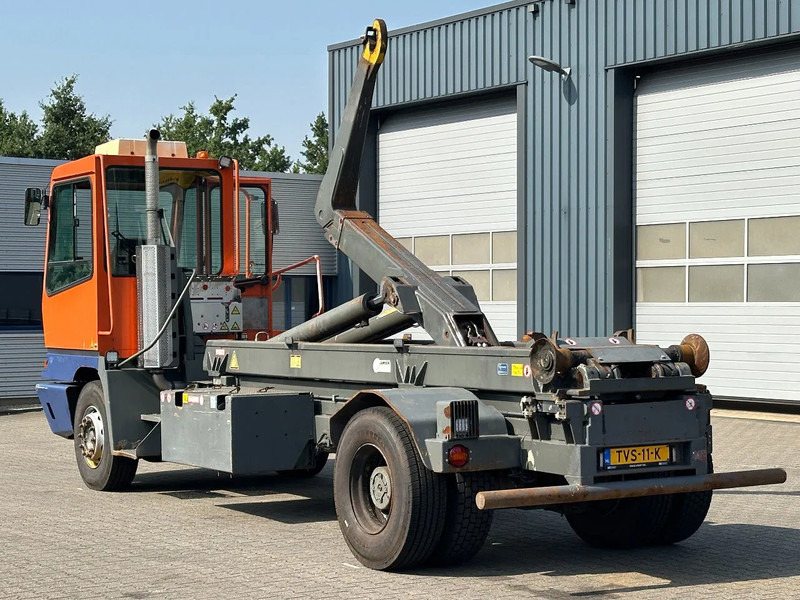 Terberg YT 222 4x2 AJK 30T Haakarm / Weegsysteem / Overdrukcabine / *NL-Kenteken* - Terminál targoncá: 4 kép. Terberg YT 222 4x2 AJK 30T Haakarm / Weegsysteem / Overdrukcabine / *NL-Kenteken* - Terminál targoncá: 4 kép.