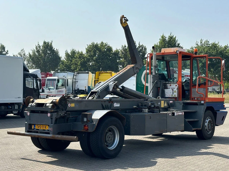 Terberg YT 222 4x2 AJK 30T Haakarm / Weegsysteem / Overdrukcabine / *NL-Kenteken* - Terminál targoncá: 3 kép. Terberg YT 222 4x2 AJK 30T Haakarm / Weegsysteem / Overdrukcabine / *NL-Kenteken* - Terminál targoncá: 3 kép.