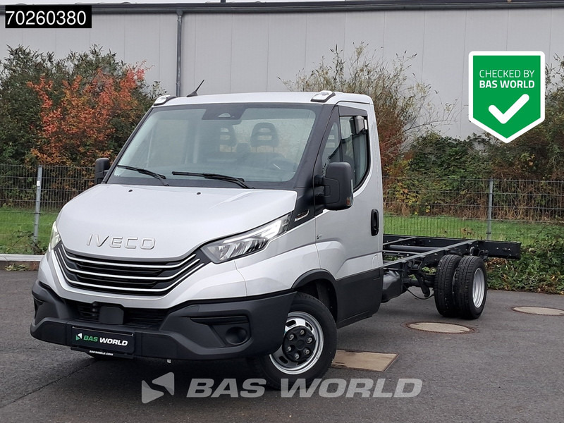 Iveco Daily 35C21 Neu! 3.0L 2025-Modell Automatik 210PS Radstand 410 Fahrgestell Doppelbereifung LED ACC Klima Euro6 Chassis A/C - Kisteherautó: 1 kép. Iveco Daily 35C21 Neu! 3.0L 2025-Modell Automatik 210PS Radstand 410 Fahrgestell Doppelbereifung LED ACC Klima Euro6 Chassis A/C - Kisteherautó: 1 kép.