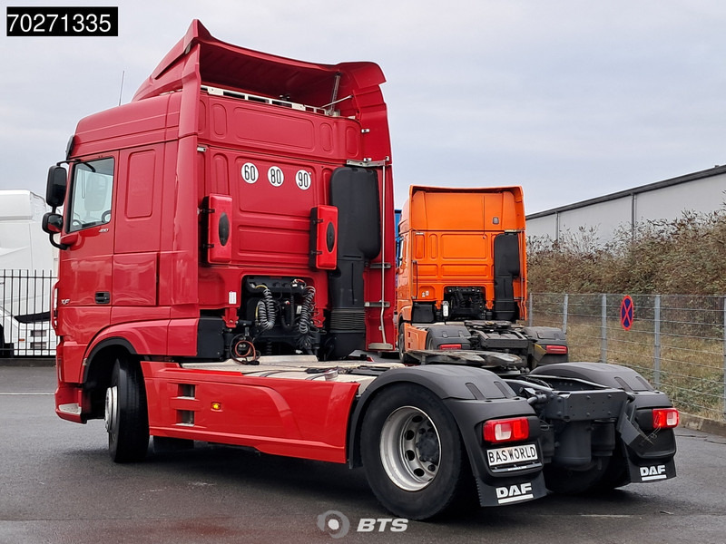 DAF XF 480 4X2 SC LED Standklima - Nyergesvontató: 2 kép. DAF XF 480 4X2 SC LED Standklima - Nyergesvontató: 2 kép.