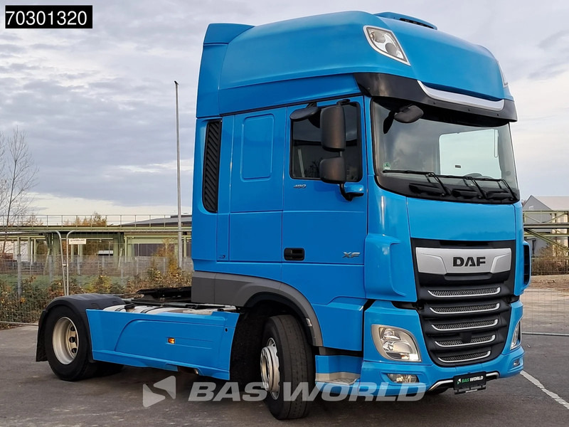 DAF XF 480 4X2 SSC 2xTanks Standklima ACC - Nyergesvontató: 3 kép. DAF XF 480 4X2 SSC 2xTanks Standklima ACC - Nyergesvontató: 3 kép.