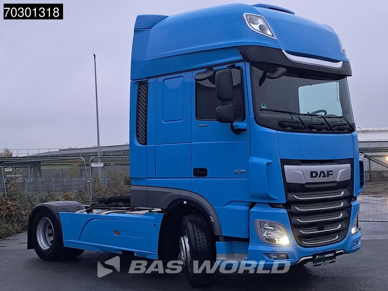 DAF XF 480 4X2 SSC 2xTanks Standklima ACC - Nyergesvontató: 3 kép. DAF XF 480 4X2 SSC 2xTanks Standklima ACC - Nyergesvontató: 3 kép.