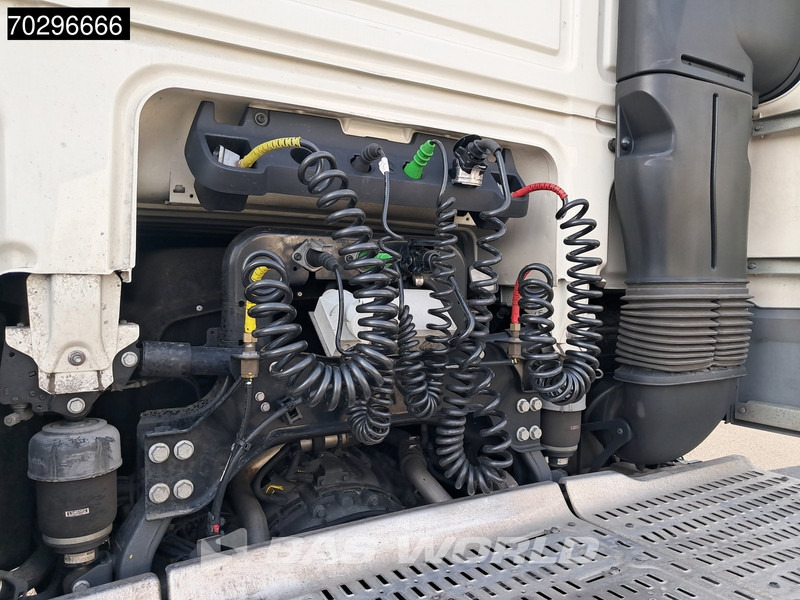 DAF XF 480 4X2 SSC Retarder 2xTanks ACC LED Standklima Euro 6 - Nyergesvontató: 3 kép. DAF XF 480 4X2 SSC Retarder 2xTanks ACC LED Standklima Euro 6 - Nyergesvontató: 3 kép.