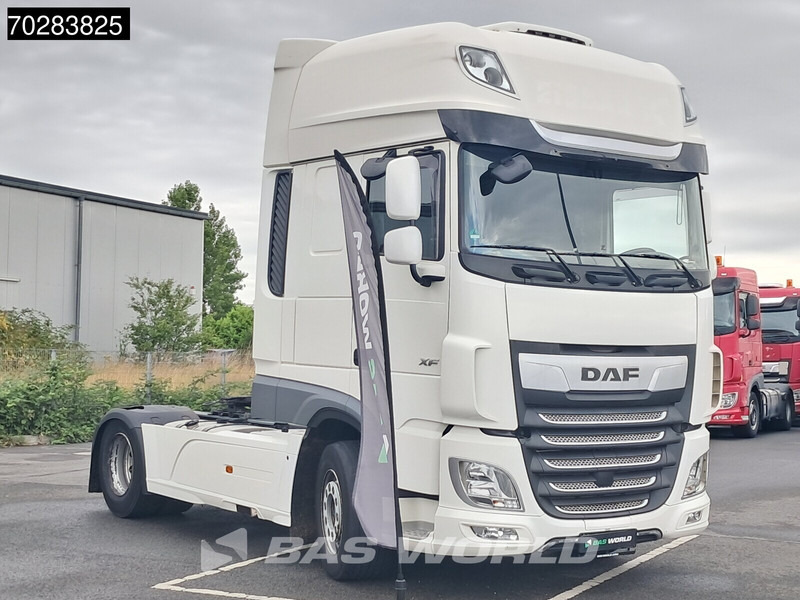 DAF XF 480 4X2 SSC Retarder 2xTanks Standklima ACC Euro 6 - Nyergesvontató: 3 kép. DAF XF 480 4X2 SSC Retarder 2xTanks Standklima ACC Euro 6 - Nyergesvontató: 3 kép.