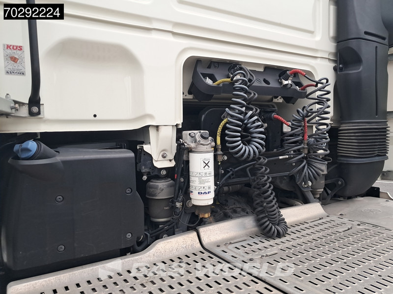 DAF XF 480 4X2 SSC Retarder Standklima 2xTanks ACC Euro 6 - Nyergesvontató: 3 kép. DAF XF 480 4X2 SSC Retarder Standklima 2xTanks ACC Euro 6 - Nyergesvontató: 3 kép.