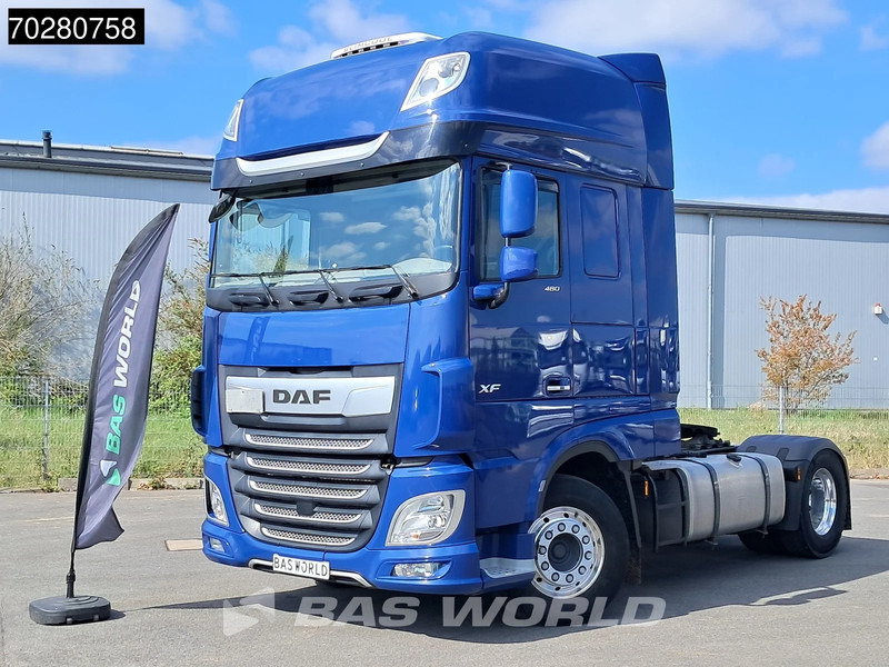 DAF XF 480 4X2 SSC Retarder Standklima Alcoa's Navi ACC LED - Nyergesvontató: 2 kép. DAF XF 480 4X2 SSC Retarder Standklima Alcoa's Navi ACC LED - Nyergesvontató: 2 kép.