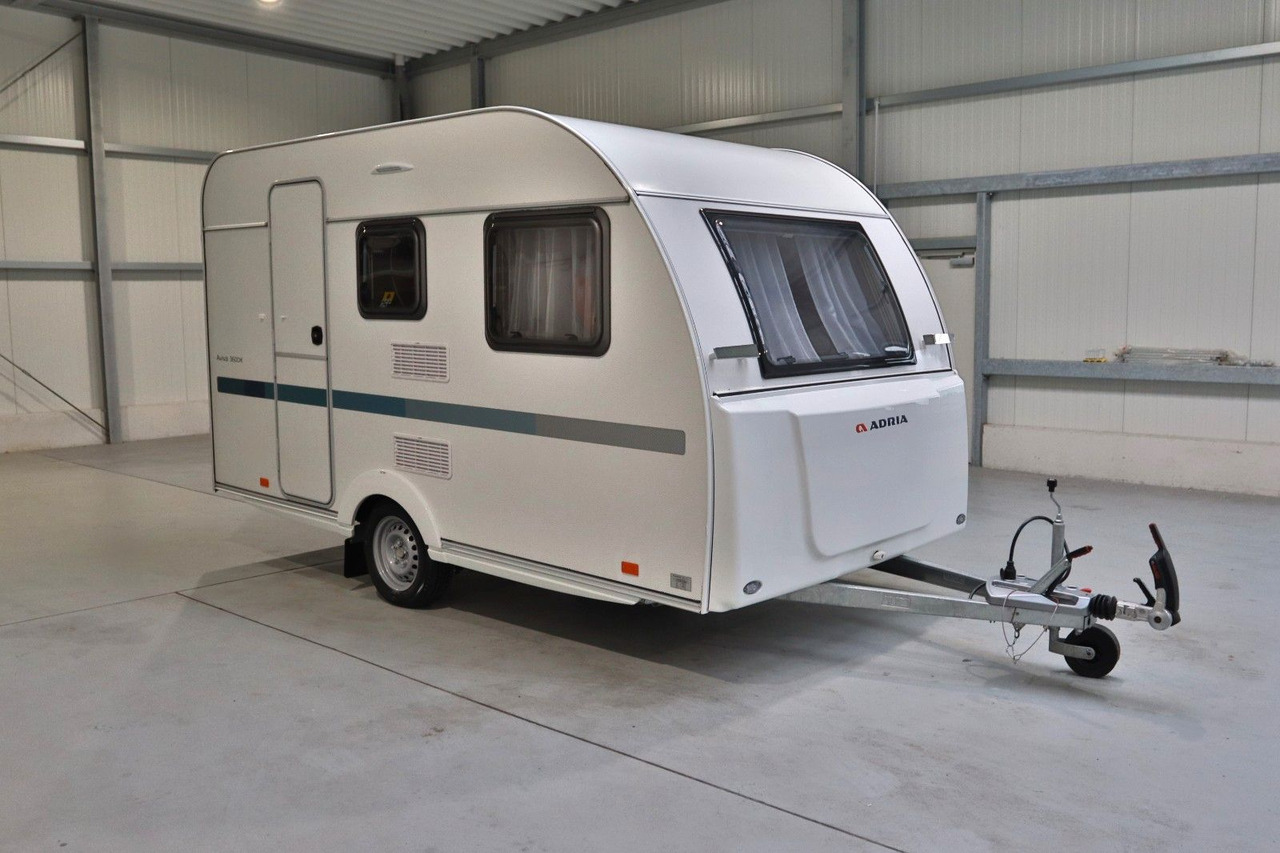 Adria Aviva 360 DK /1.Hand/Top-Fahrzeug/Etagenbetten Adria Aviva 360 DK /1.Hand/Top-Fahrzeug/Etagenbetten - Lakókocsi: 2 kép. Adria Aviva 360 DK /1.Hand/Top-Fahrzeug/Etagenbetten Adria Aviva 360 DK /1.Hand/Top-Fahrzeug/Etagenbetten - Lakókocsi: 2 kép.