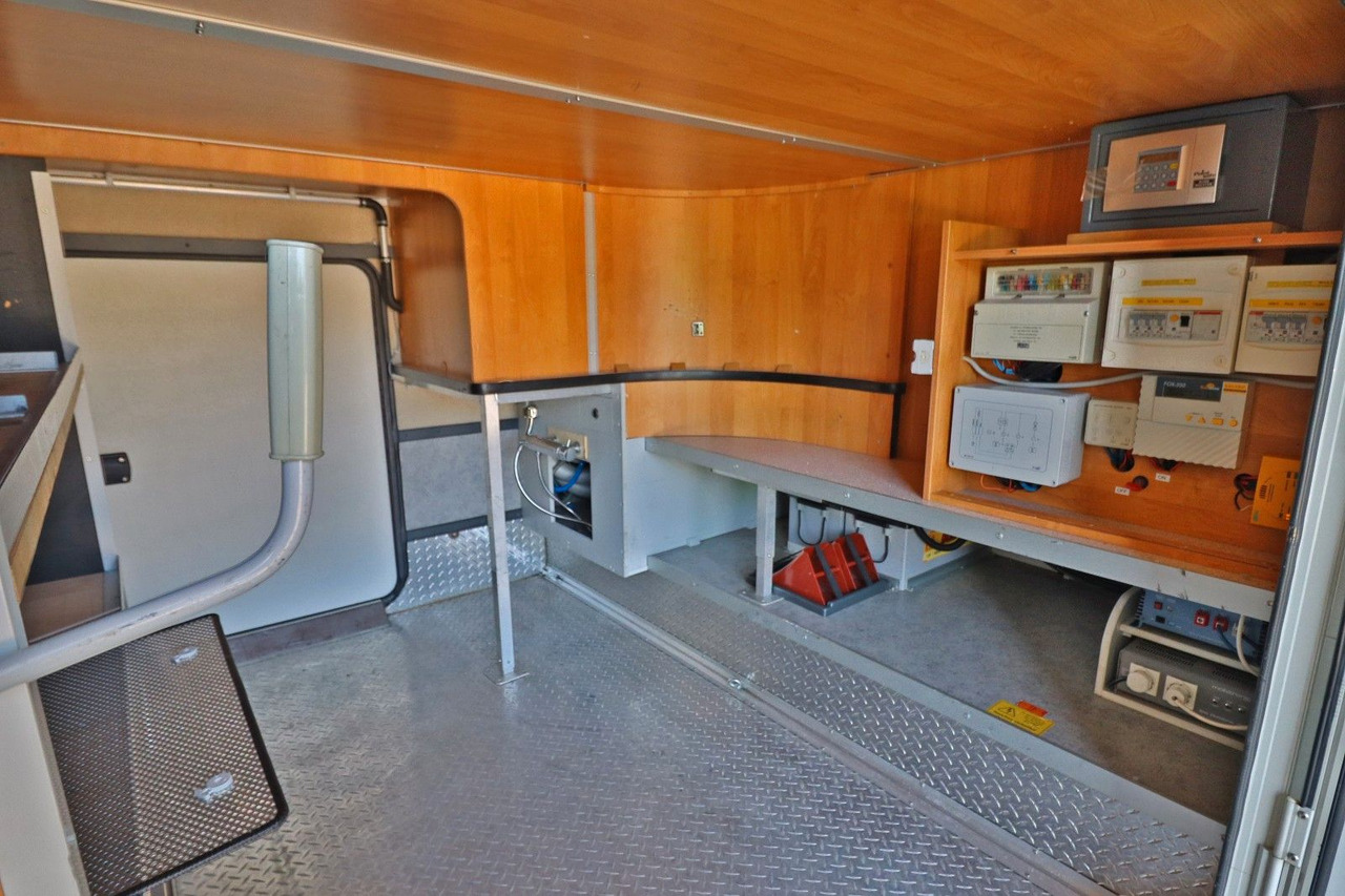 Concorde Charisma I920 FB - Festbett+Hubbett-TOP-ZUSTAND - Integrált lakóautó: 5 kép. Concorde Charisma I920 FB - Festbett+Hubbett-TOP-ZUSTAND - Integrált lakóautó: 5 kép.