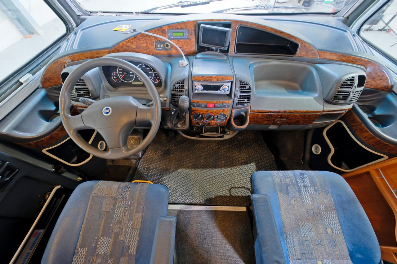 Eura Mobil I 625 VB / Automatik/ Festbett+Hubbett/Garage - Integrált lakóautó: 5 kép. Eura Mobil I 625 VB / Automatik/ Festbett+Hubbett/Garage - Integrált lakóautó: 5 kép.
