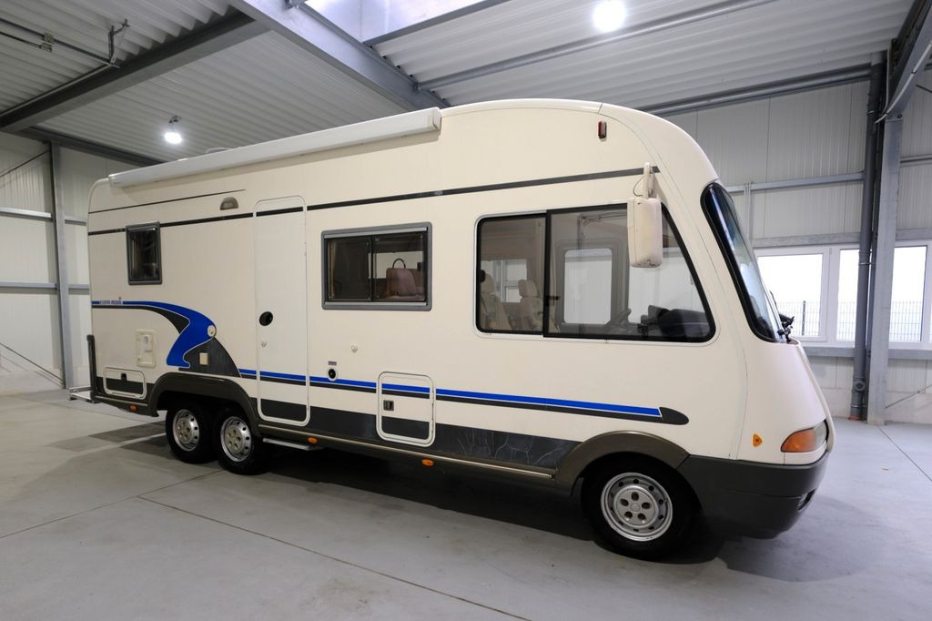 Integrált lakóautó Eura Mobil I 680 SBL/Festbett+Hubbett/Klima/Solar/DPF-Grün: 1 kép.
