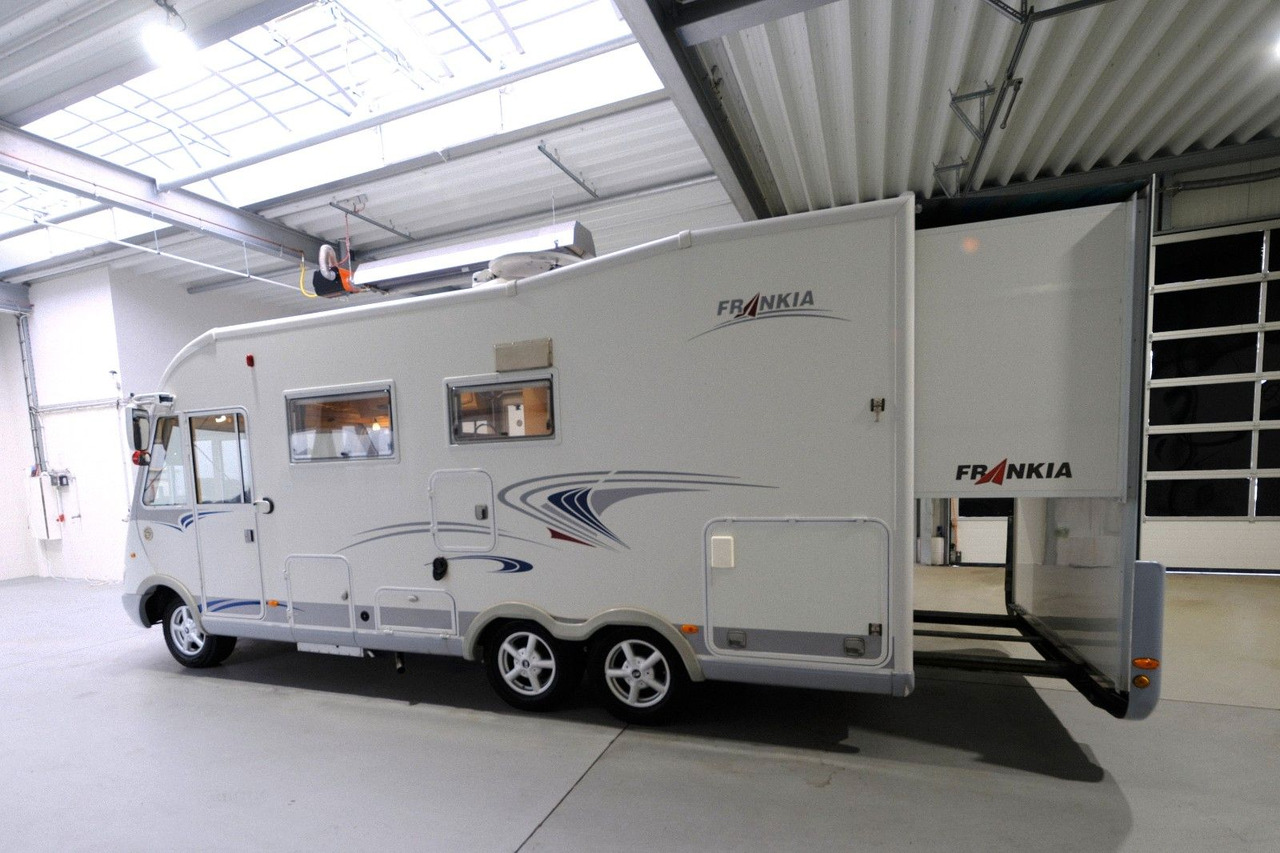 Frankia I 650 QS HolidayClass/Festbett+Hubbett/Klima/DPF - Integrált lakóautó: 3 kép. Frankia I 650 QS HolidayClass/Festbett+Hubbett/Klima/DPF - Integrált lakóautó: 3 kép.