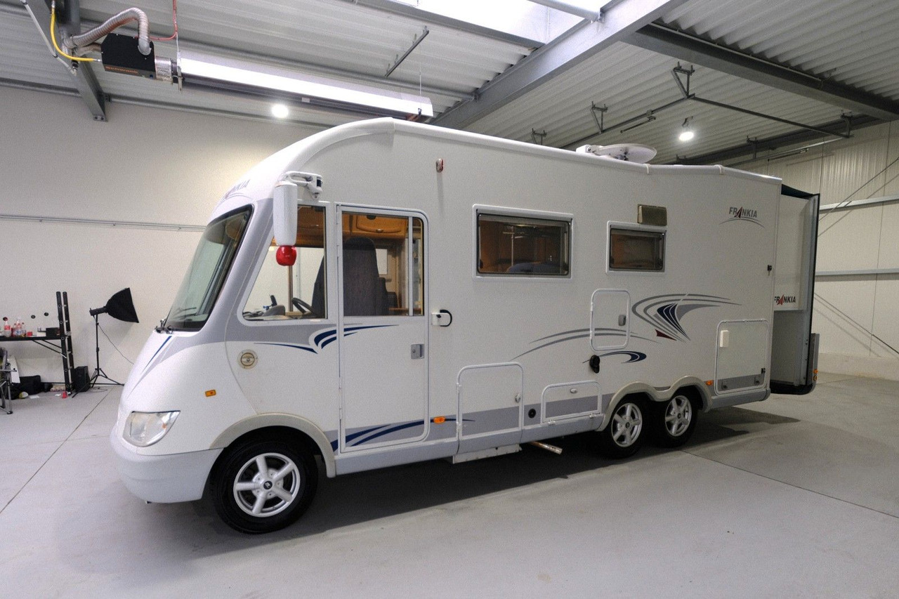 Frankia I 650 QS HolidayClass/Festbett+Hubbett/Klima/DPF - Integrált lakóautó: 2 kép. Frankia I 650 QS HolidayClass/Festbett+Hubbett/Klima/DPF - Integrált lakóautó: 2 kép.