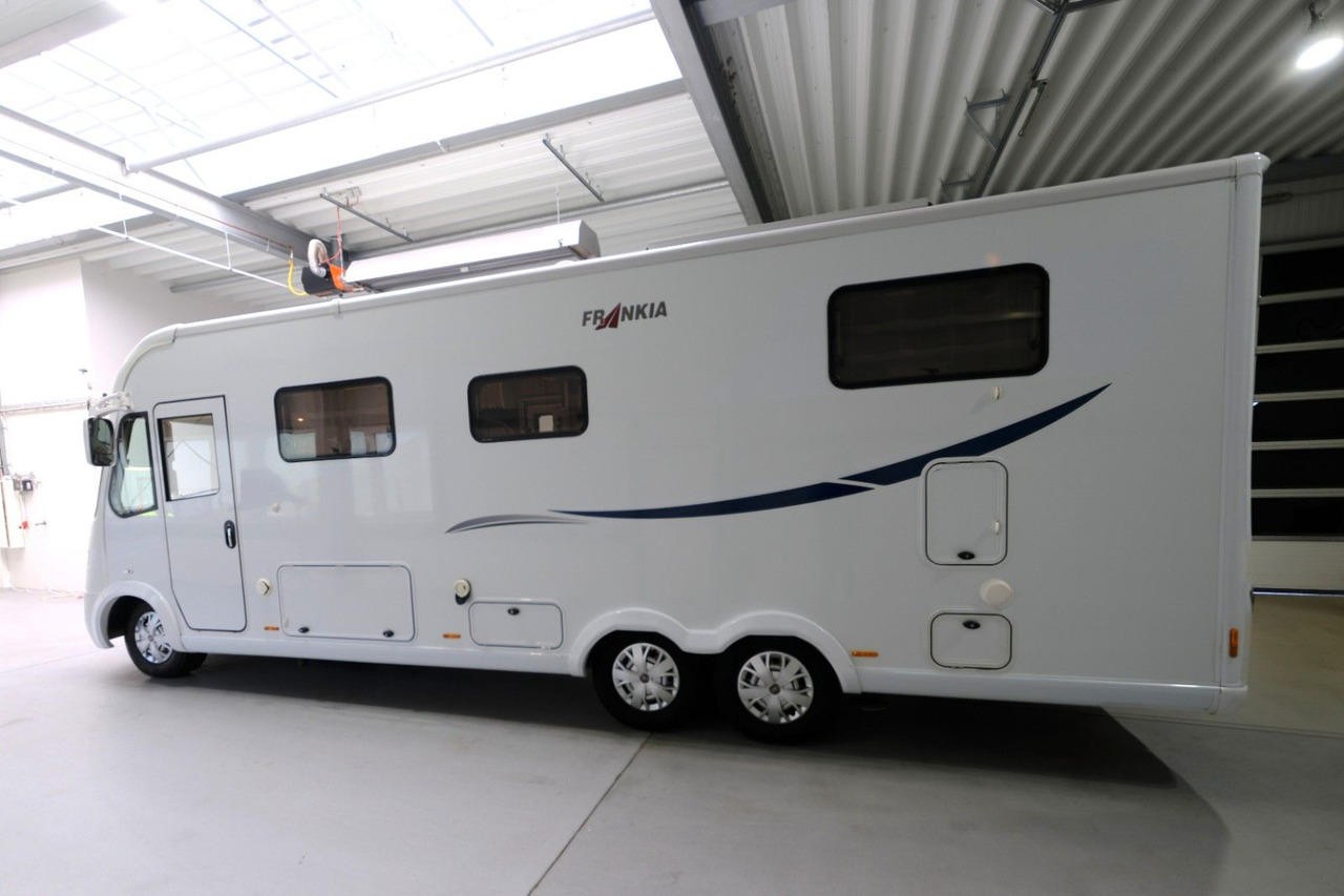 Frankia I 840 QD/Automatik/Festbett+Hubbett/TOP - Integrált lakóautó: 3 kép. Frankia I 840 QD/Automatik/Festbett+Hubbett/TOP - Integrált lakóautó: 3 kép.