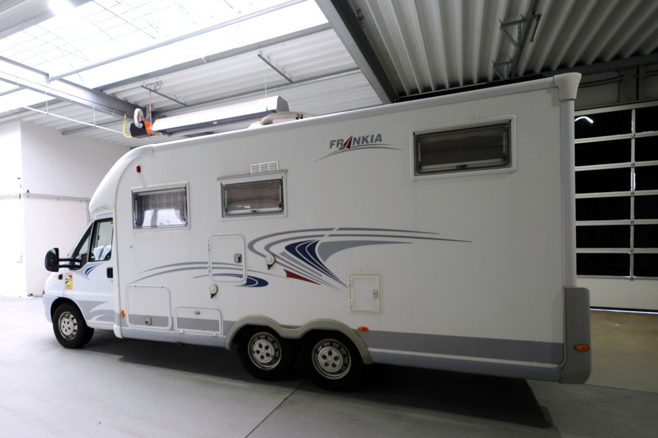 Frankia T 730 BD Comfort Class/Automatik/Festbett/Klima - Félintegrált lakóautó: 4 kép. Frankia T 730 BD Comfort Class/Automatik/Festbett/Klima - Félintegrált lakóautó: 4 kép.