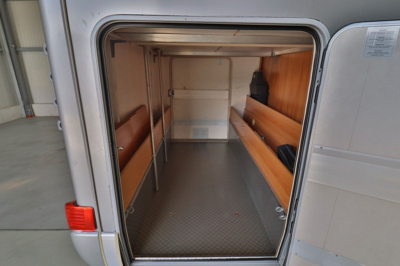 HYMER / ERIBA / HYMERCAR B 514 CL/Festbett+Hubbett/Garage/Klima/Markise - Integrált lakóautó: 5 kép. HYMER / ERIBA / HYMERCAR B 514 CL/Festbett+Hubbett/Garage/Klima/Markise - Integrált lakóautó: 5 kép.