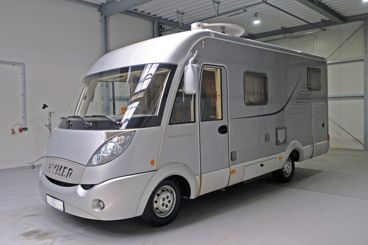 HYMER / ERIBA / HYMERCAR B 514 CL/Festbett+Hubbett/Garage/Klima/Markise - Integrált lakóautó: 2 kép. HYMER / ERIBA / HYMERCAR B 514 CL/Festbett+Hubbett/Garage/Klima/Markise - Integrált lakóautó: 2 kép.