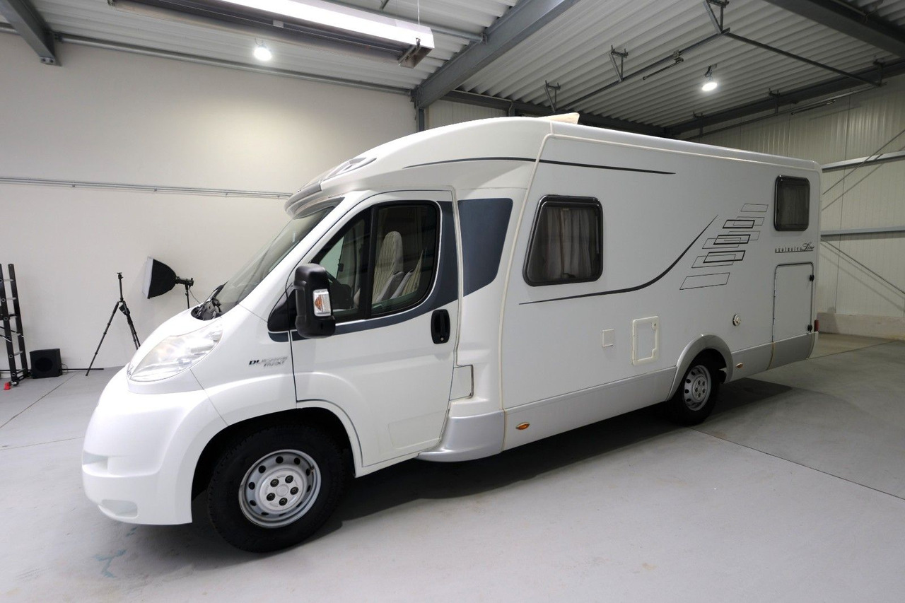HYMER / ERIBA / HYMERCAR Tramp T 674 Cl Exclusive Line/Einzelbetten/Klima - Félintegrált lakóautó: 3 kép. HYMER / ERIBA / HYMERCAR Tramp T 674 Cl Exclusive Line/Einzelbetten/Klima - Félintegrált lakóautó: 3 kép.