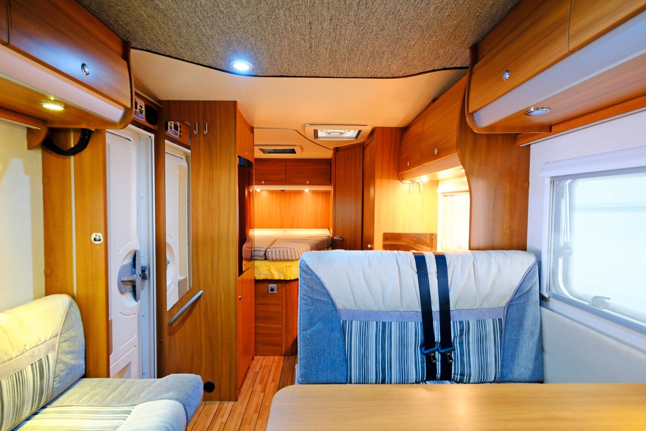 Knaus Sky Wave 650 MF/Festbett+Hubbett/Klima/Markise Knaus Sky Wave 650 MF/Festbett+Hubbett/Klima/Markise - Félintegrált lakóautó: 5 kép. Knaus Sky Wave 650 MF/Festbett+Hubbett/Klima/Markise Knaus Sky Wave 650 MF/Festbett+Hubbett/Klima/Markise - Félintegrált lakóautó: 5 kép.