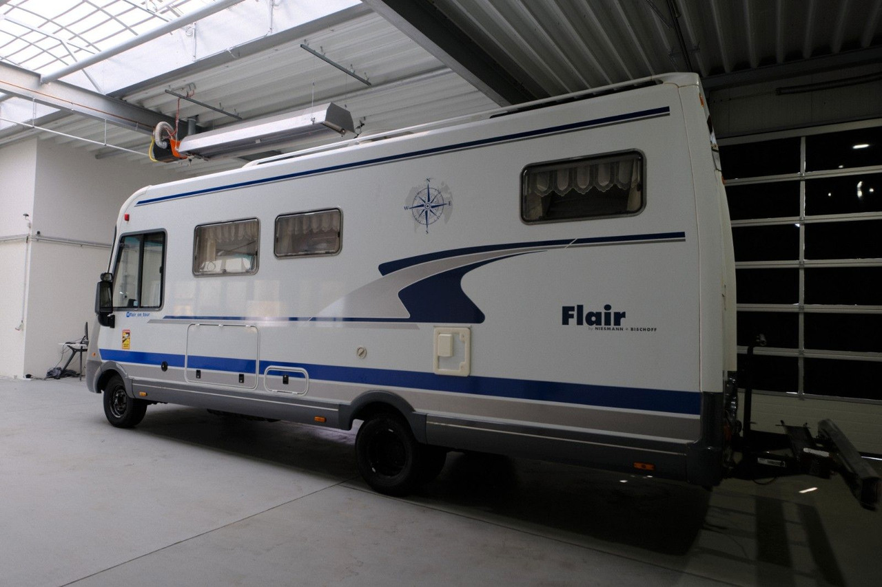 Niesmann + Bischoff Flair I 8000/Festbett+Hubbett/Klima/Solar/Garage - Integrált lakóautó: 3 kép. Niesmann + Bischoff Flair I 8000/Festbett+Hubbett/Klima/Solar/Garage - Integrált lakóautó: 3 kép.