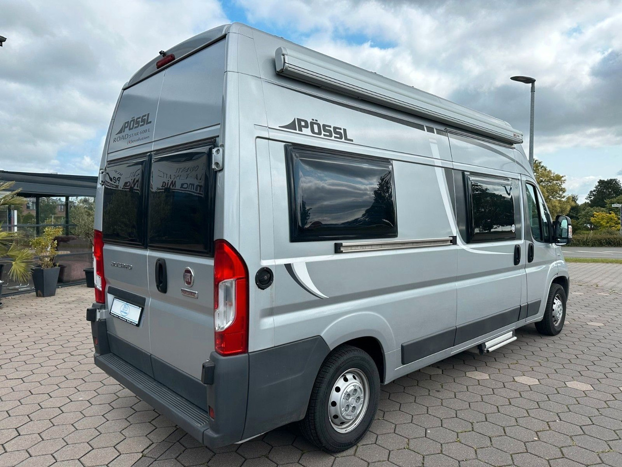 Pössl Roadstar 600 L Revolution/Festbett+Hubbett/TOP - Kempingautó: 4 kép. Pössl Roadstar 600 L Revolution/Festbett+Hubbett/TOP - Kempingautó: 4 kép.