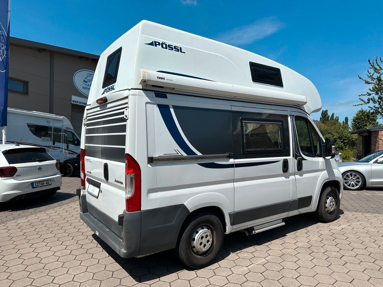Pössl Vario 499/Hubbett/Klima/Markise/Finanzierung - Kempingautó: 4 kép. Pössl Vario 499/Hubbett/Klima/Markise/Finanzierung - Kempingautó: 4 kép.