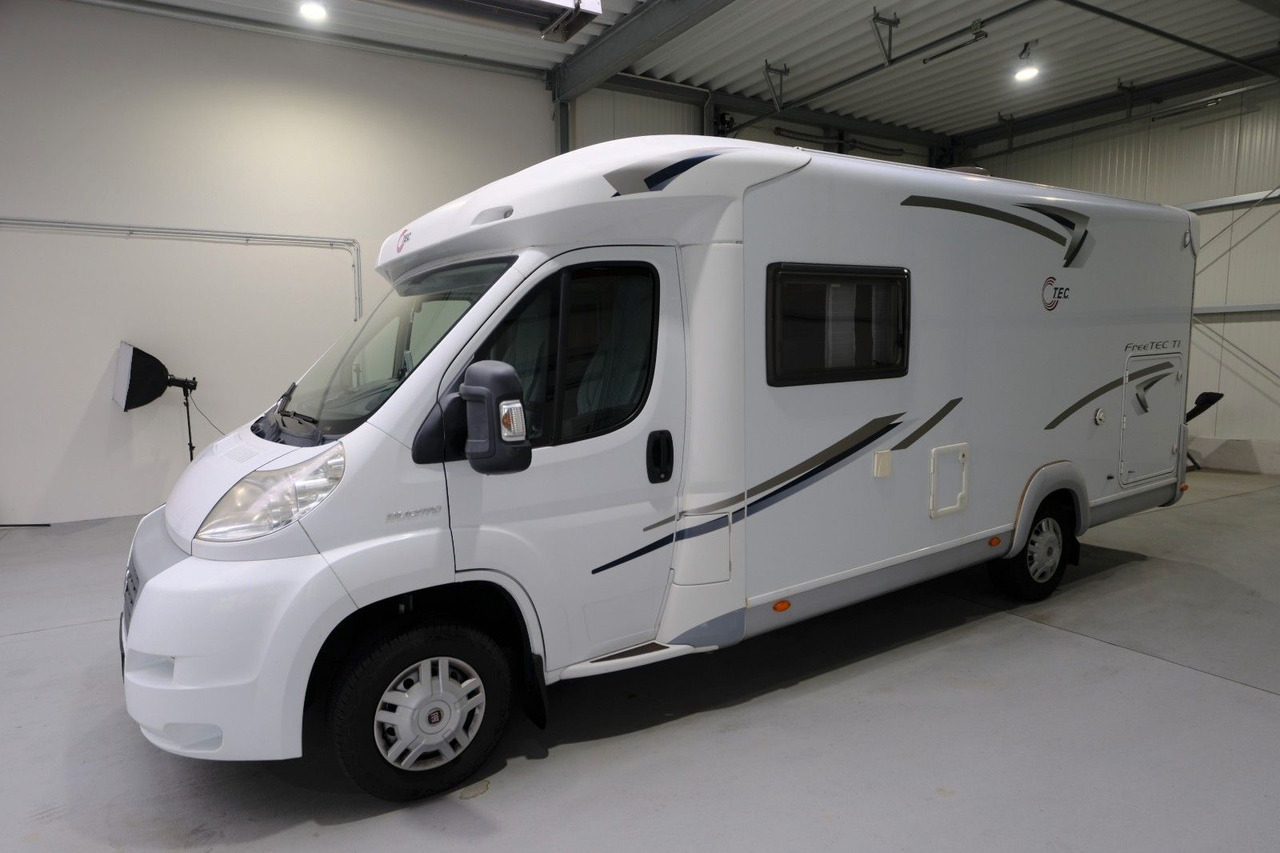 TEC Freetec T 699 G/Festbett/Garage/2xKlima/Markise - Félintegrált lakóautó: 2 kép. TEC Freetec T 699 G/Festbett/Garage/2xKlima/Markise - Félintegrált lakóautó: 2 kép.