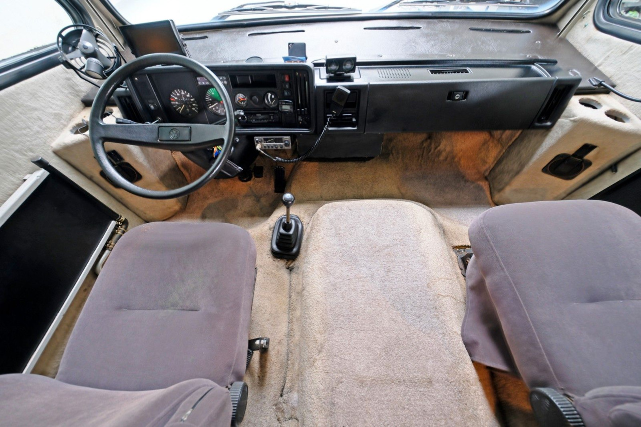 Vario Star 750/VW-Oldtimer H-Kennzeichen/Festbett+Hubb - Integrált lakóautó: 5 kép. Vario Star 750/VW-Oldtimer H-Kennzeichen/Festbett+Hubb - Integrált lakóautó: 5 kép.