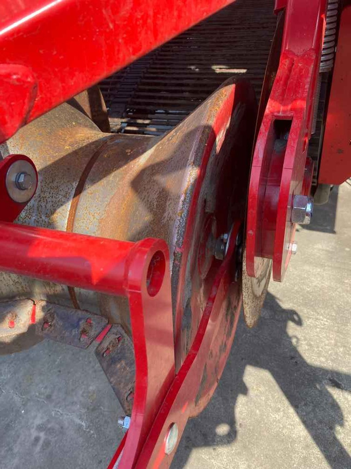 Grimme SE 150-60 UB - Burgonyakombájn: 5 kép. Grimme SE 150-60 UB - Burgonyakombájn: 5 kép.