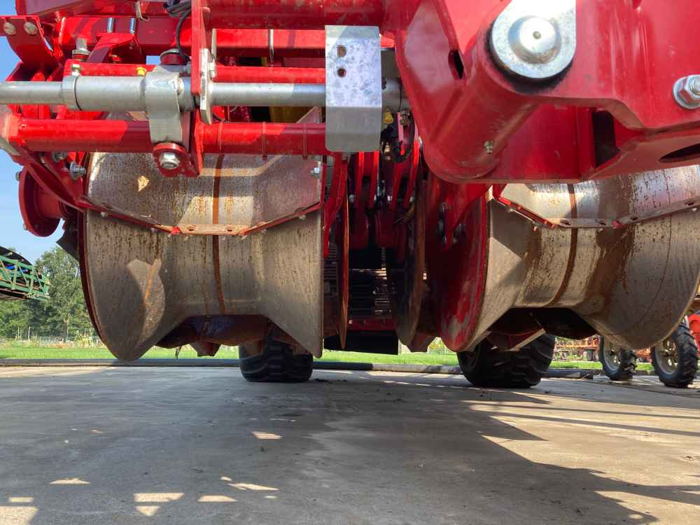 Grimme SE 150-60 UB - Burgonyakombájn: 4 kép. Grimme SE 150-60 UB - Burgonyakombájn: 4 kép.