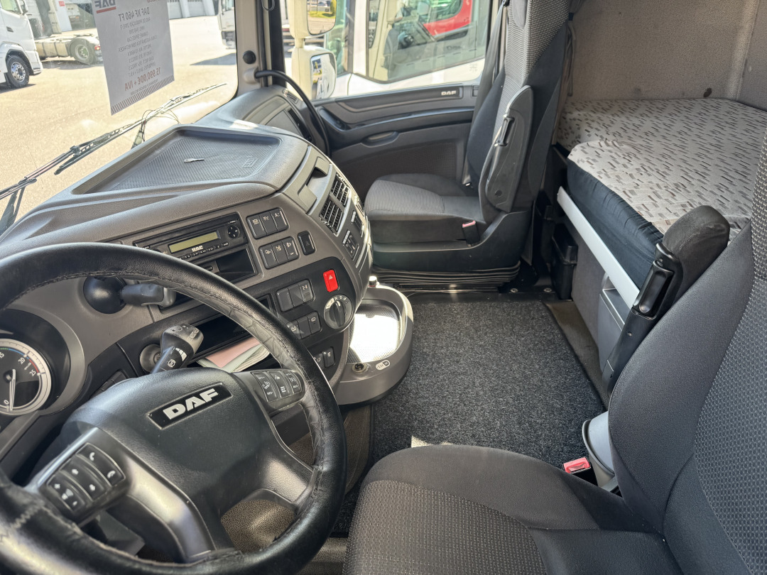 DAF XF 460 - Nyergesvontató: 5 kép. DAF XF 460 - Nyergesvontató: 5 kép.