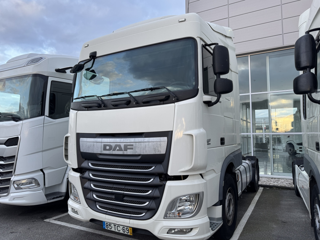 DAF XF 460 - Nyergesvontató: 1 kép. DAF XF 460 - Nyergesvontató: 1 kép.