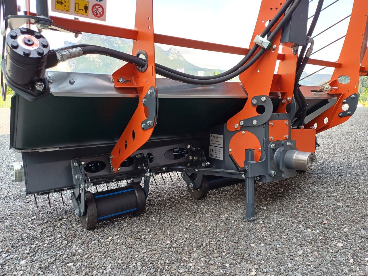 Agrartechnik Seeber Allroundmax 195 Aebi (23793) - Szálastakarmány betakarítás gépei: 4 kép. Agrartechnik Seeber Allroundmax 195 Aebi (23793) - Szálastakarmány betakarítás gépei: 4 kép.