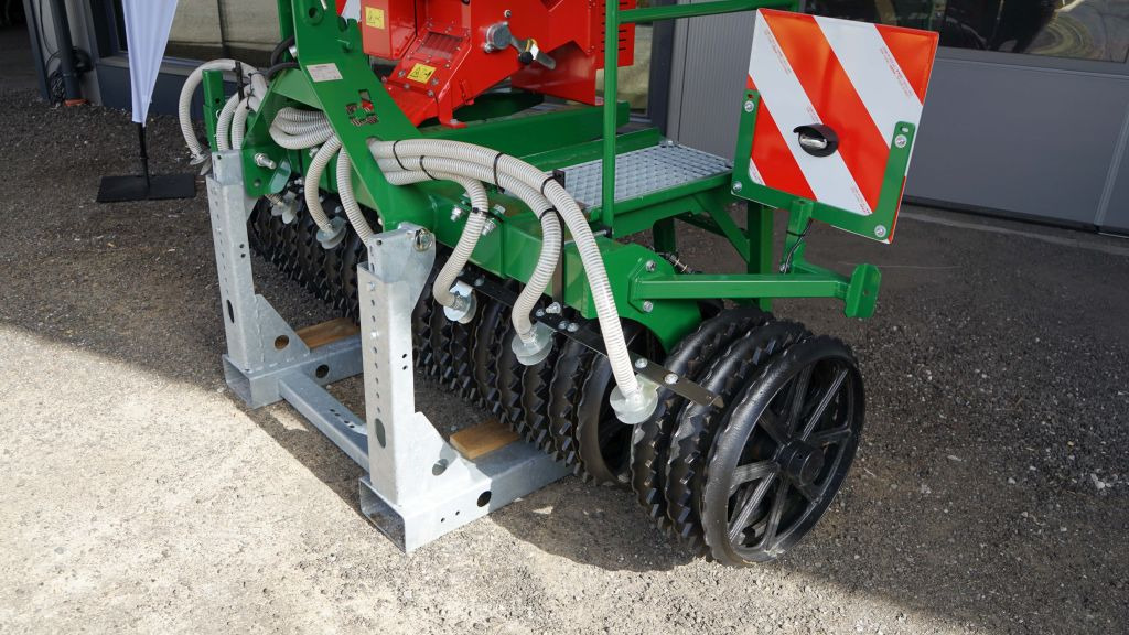 Düvelsdorf TERRA.ROLLER eco 3 m (20606) - Rugós borona: 4 kép. Düvelsdorf TERRA.ROLLER eco 3 m (20606) - Rugós borona: 4 kép.
