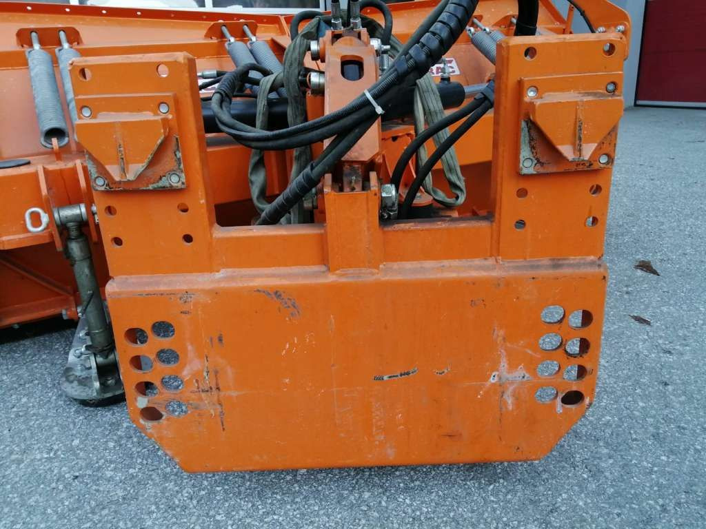 Hydrac Schneepflug LB-2/260 (11684) - Hóeke: 4 kép. Hydrac Schneepflug LB-2/260 (11684) - Hóeke: 4 kép.