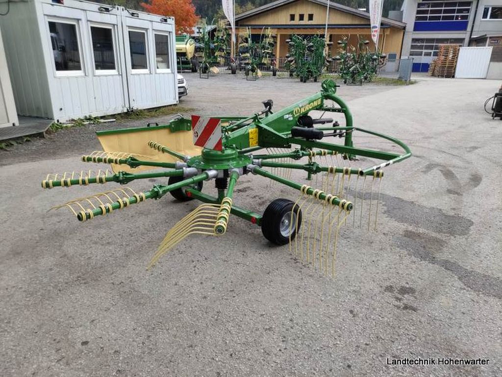 Krone Swadro S 350 Highland (20709) - Szénaforgató: 3 kép. Krone Swadro S 350 Highland (20709) - Szénaforgató: 3 kép.