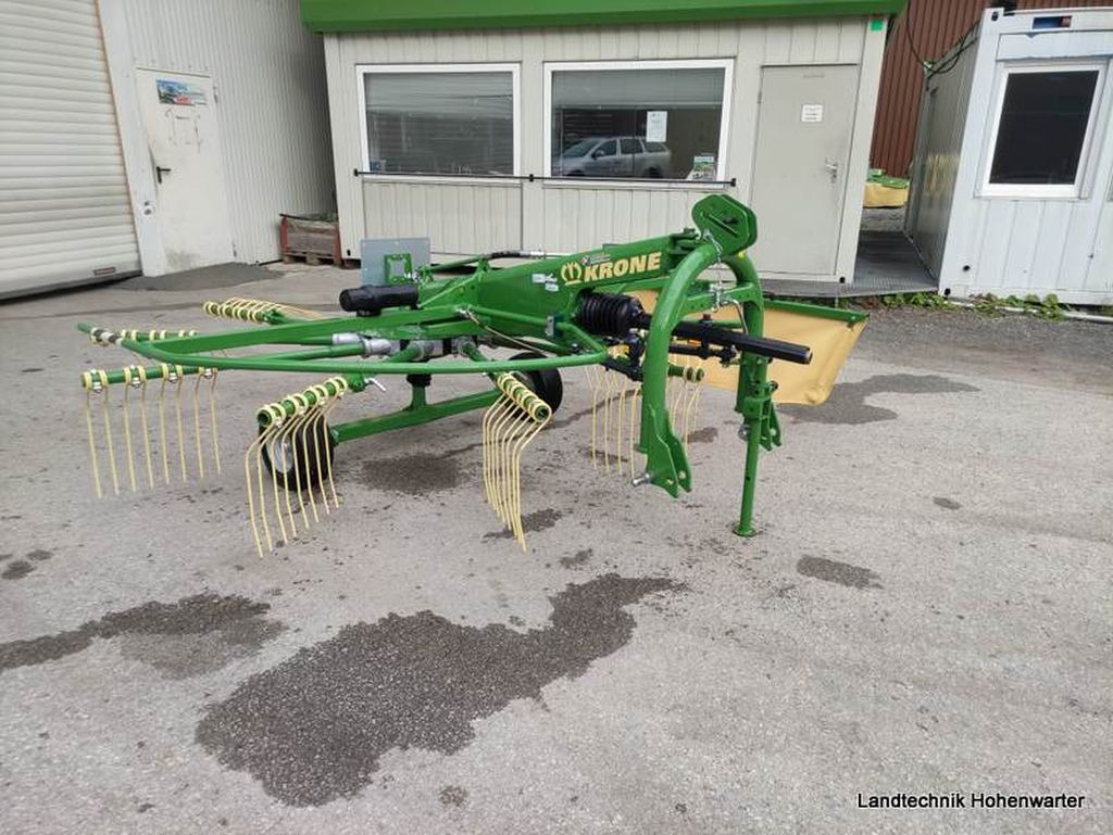 Krone Swadro S 350 Highland (20709) - Szénaforgató: 2 kép. Krone Swadro S 350 Highland (20709) - Szénaforgató: 2 kép.