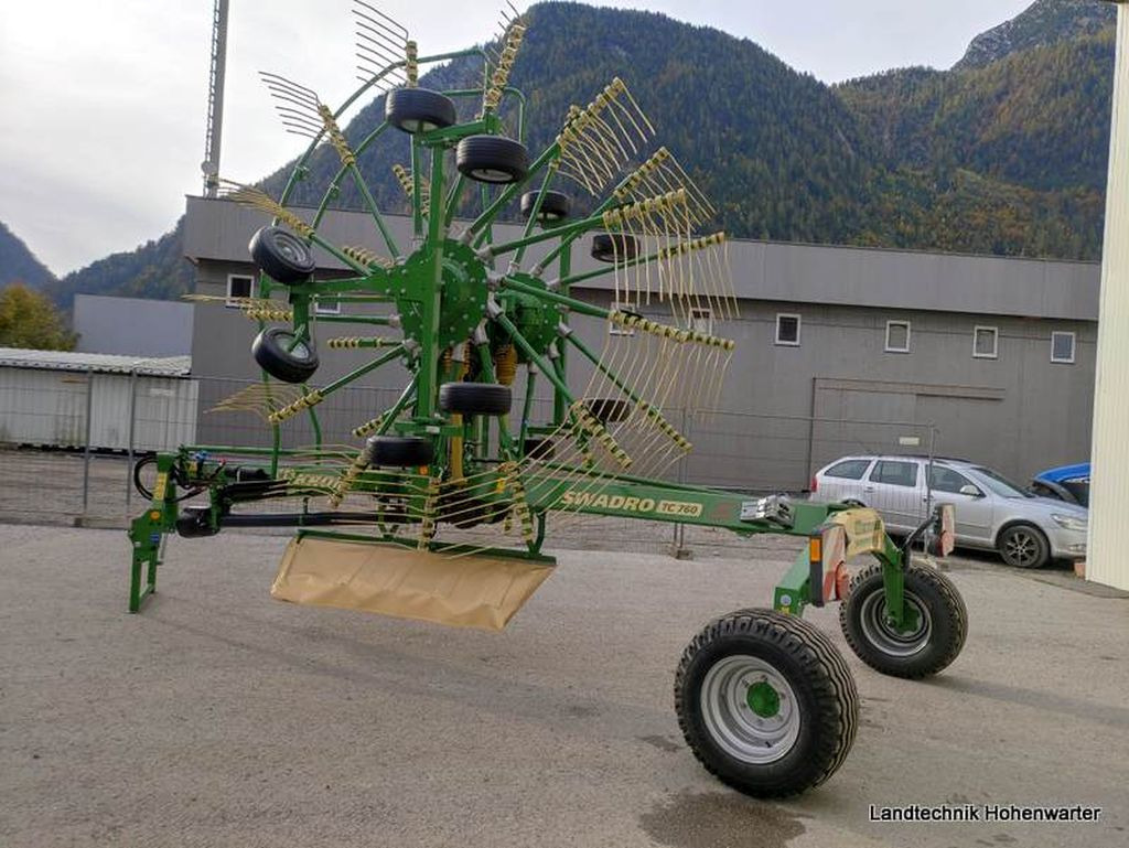 Krone Swadro TC 760 (20680) - Szénaforgató: 2 kép. Krone Swadro TC 760 (20680) - Szénaforgató: 2 kép.