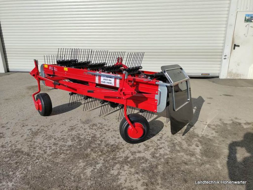 Molon 250/5R Pro zu Reform (15863) - Szénaforgató: 1 kép. Molon 250/5R Pro zu Reform (15863) - Szénaforgató: 1 kép.