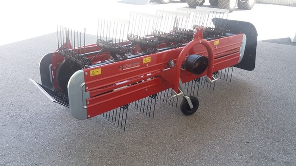 Molon 250/5R zu Traktor gEnio (15866) - Szénaforgató: 5 kép. Molon 250/5R zu Traktor gEnio (15866) - Szénaforgató: 5 kép.