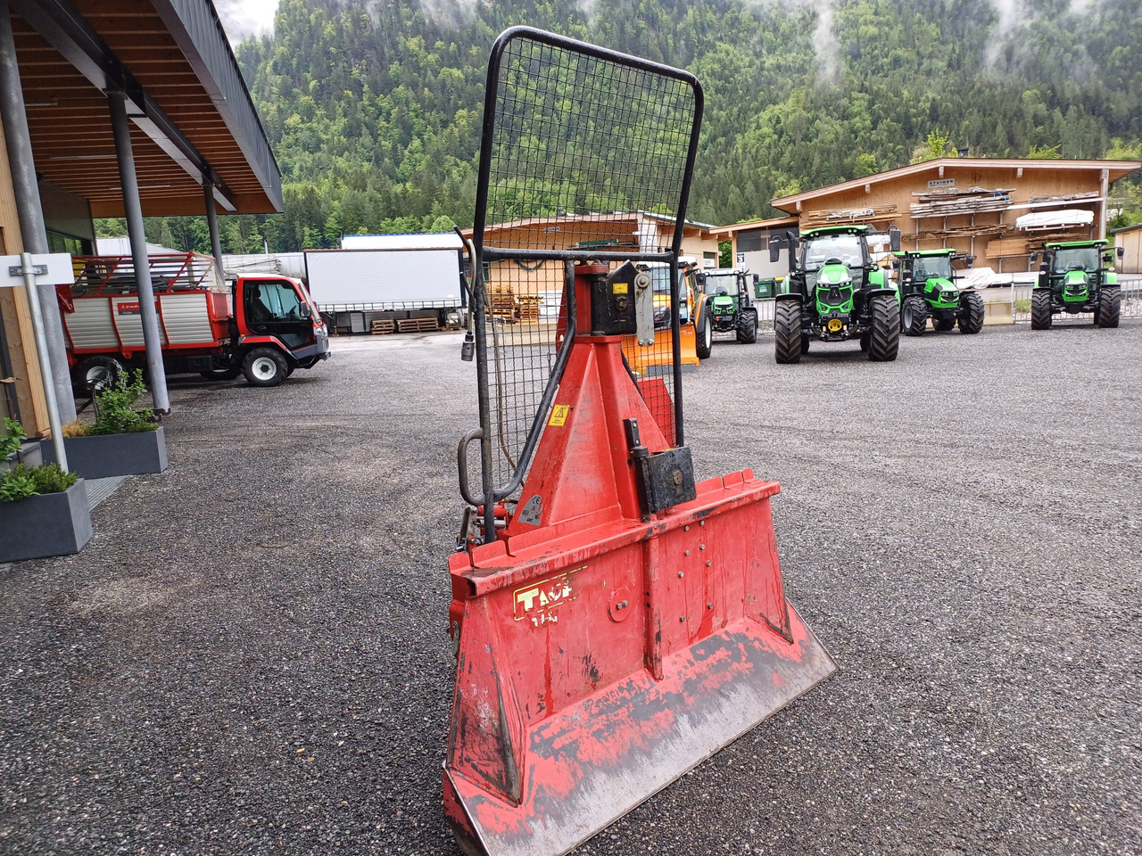 Tajfun EGV 80 AHK (23282) - Csörlő - Erdészeti gép: 4 kép. Tajfun EGV 80 AHK (23282) - Csörlő - Erdészeti gép: 4 kép.