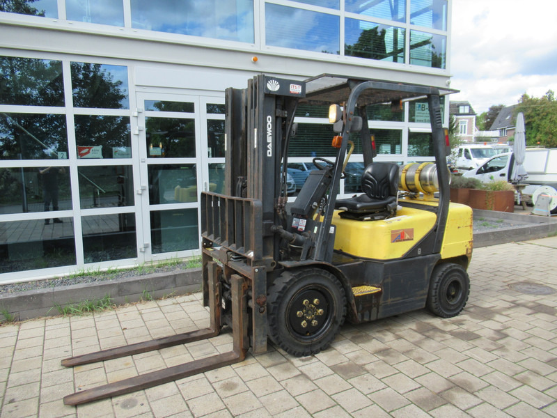 Daewoo G30P-3 Heftruck LPG - Gázüzemű targonca: 2 kép. Daewoo G30P-3 Heftruck LPG - Gázüzemű targonca: 2 kép.