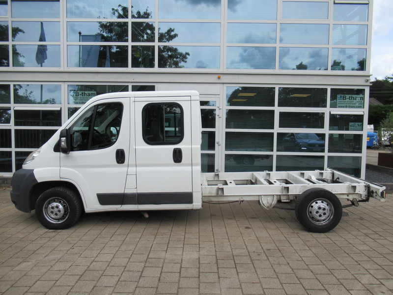 Citroën Jumper 35 2.2HDi 96KW L3 DOKA Dubbelcabine Chassis - Kisteherautó, Duplakabinos kisteherautó: 2 kép. Citroën Jumper 35 2.2HDi 96KW L3 DOKA Dubbelcabine Chassis - Kisteherautó, Duplakabinos kisteherautó: 2 kép.