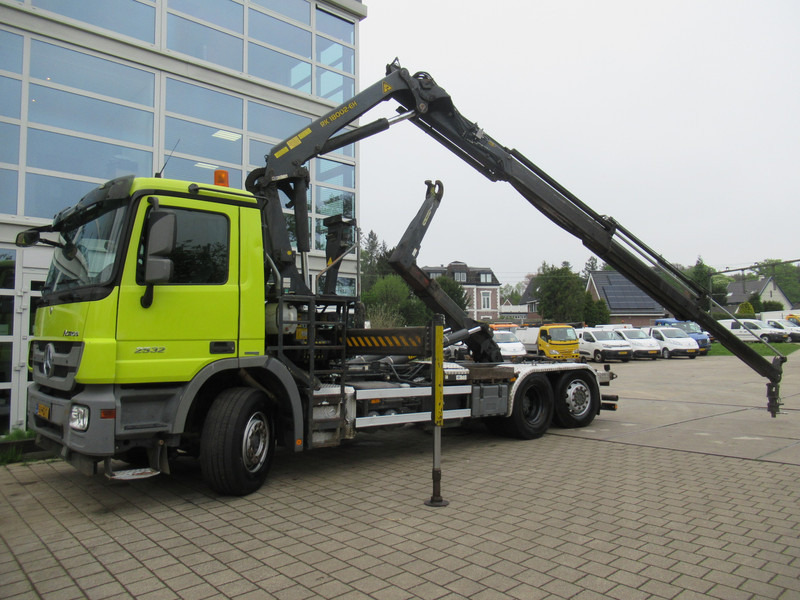 Mercedes-Benz Actros 2532 LTNLA 6X2 Hooklift + Crane, Haak - Kraan - Horgos rakodó teherautó, Darus autó: 2 kép. Mercedes-Benz Actros 2532 LTNLA 6X2 Hooklift + Crane, Haak - Kraan - Horgos rakodó teherautó, Darus autó: 2 kép.