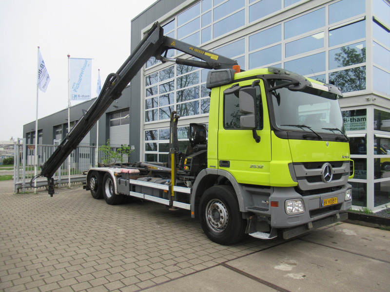 Mercedes-Benz Actros 2532 LTNLA 6X2 Hooklift + Crane, Haak - Kraan - Horgos rakodó teherautó, Darus autó: 3 kép. Mercedes-Benz Actros 2532 LTNLA 6X2 Hooklift + Crane, Haak - Kraan - Horgos rakodó teherautó, Darus autó: 3 kép.