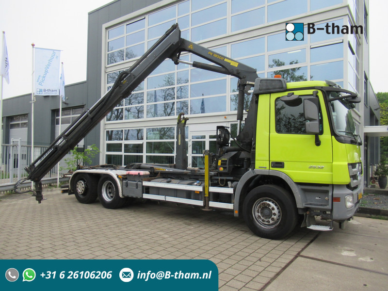 Mercedes-Benz Actros 2532 LTNLA 6X2 Hooklift + Crane, Haak - Kraan - Horgos rakodó teherautó, Darus autó: 1 kép. Mercedes-Benz Actros 2532 LTNLA 6X2 Hooklift + Crane, Haak - Kraan - Horgos rakodó teherautó, Darus autó: 1 kép.