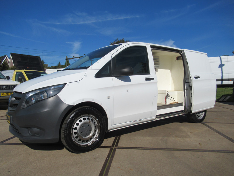 Mercedes-Benz Vito 639/5 4x4 113CDI DENSO koelinbouw - Hűtős kisteherautó: 3 kép. Mercedes-Benz Vito 639/5 4x4 113CDI DENSO koelinbouw - Hűtős kisteherautó: 3 kép.