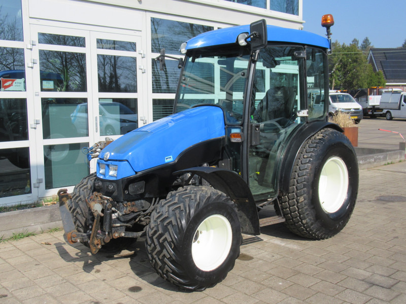 New Holland TCE 55 4WD Zuidberg Front Hef + PTO - Traktor: 3 kép. New Holland TCE 55 4WD Zuidberg Front Hef + PTO - Traktor: 3 kép.