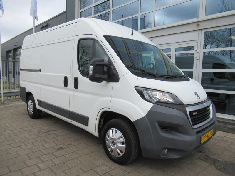 Peugeot Boxer 330 2.2 HDI 96KW L2H2 XR Airco Klima Flitsers - Kis furgon: 4 kép. Peugeot Boxer 330 2.2 HDI 96KW L2H2 XR Airco Klima Flitsers - Kis furgon: 4 kép.