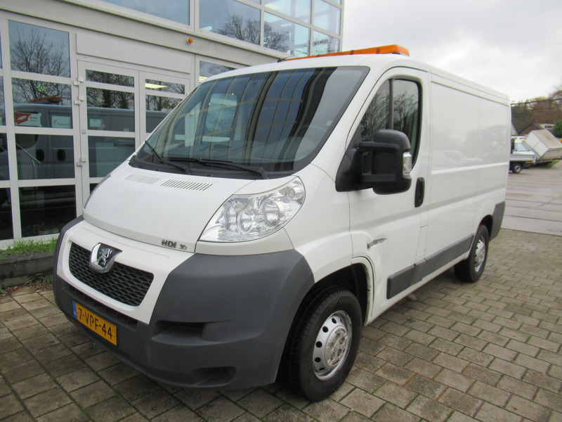 Kis furgon Peugeot Boxer 330 3.0 HDI 116KW L1H1 P+: 5 kép. Kis furgon Peugeot Boxer 330 3.0 HDI 116KW L1H1 P+: 5 kép.
