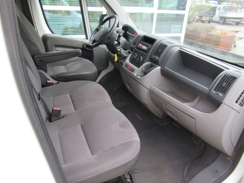 Kis furgon Peugeot Boxer 330 3.0 HDI 116KW L1H1 P+: 8 kép. Kis furgon Peugeot Boxer 330 3.0 HDI 116KW L1H1 P+: 8 kép.